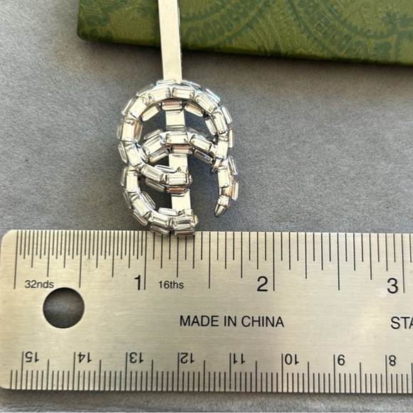 Like New used once CRYSTAL GUCCI SINGLE HAIR CLIP - Picture 3 of 6